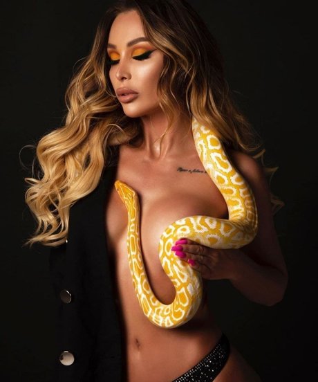 Naakte gelekte OnlyFans-foto van Olesya