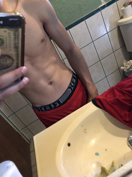Naakte gelekte OnlyFans-foto van Andrs Diaz