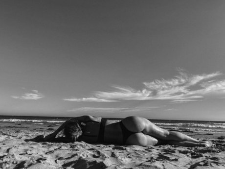 Naakte gelekte OnlyFans-foto van Olivia