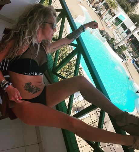 Naakte gelekte OnlyFans-foto van Trix