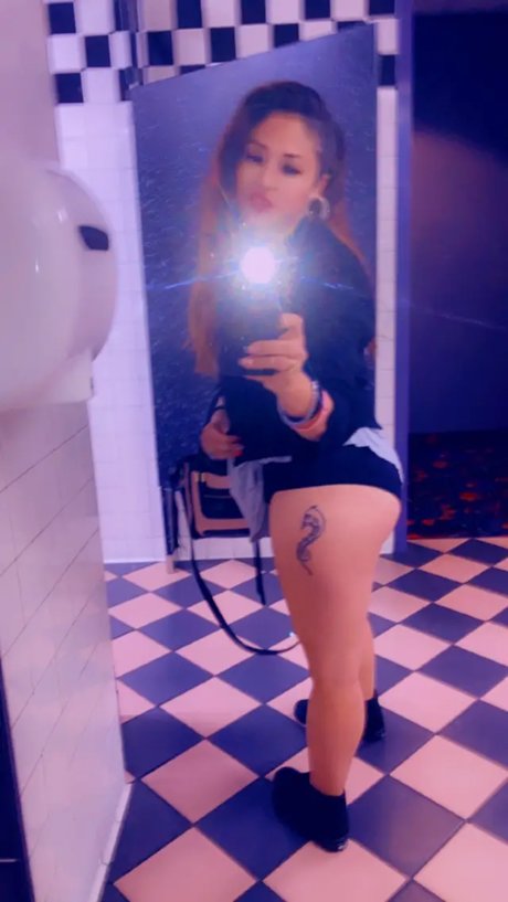 Naakte gelekte OnlyFans-foto van Melina Styles