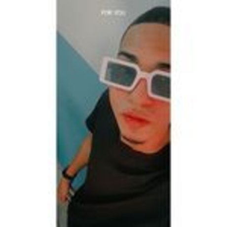Naakte gelekte OnlyFans-foto van Mikhey Rd