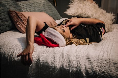 Naakte gelekte OnlyFans-foto van Taylor Black