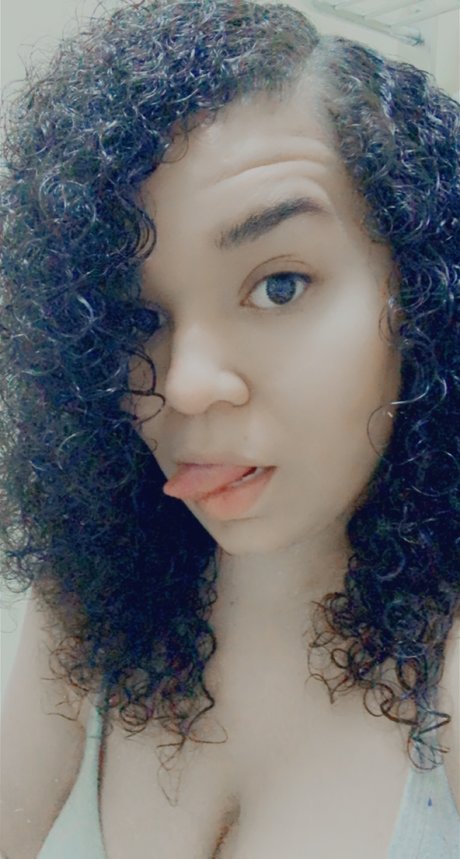 Naakte gelekte OnlyFans-foto van Scarlet Rose
