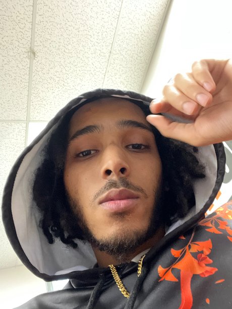Naakte gelekte OnlyFans-foto van Mokin Ampamp Trokin