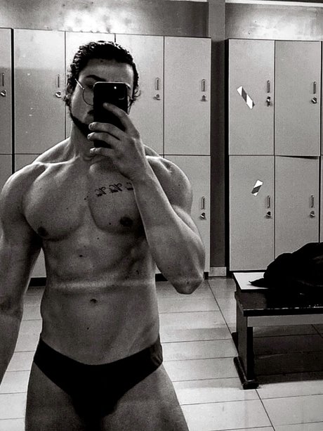 Naakte gelekte OnlyFans-foto van Fabio