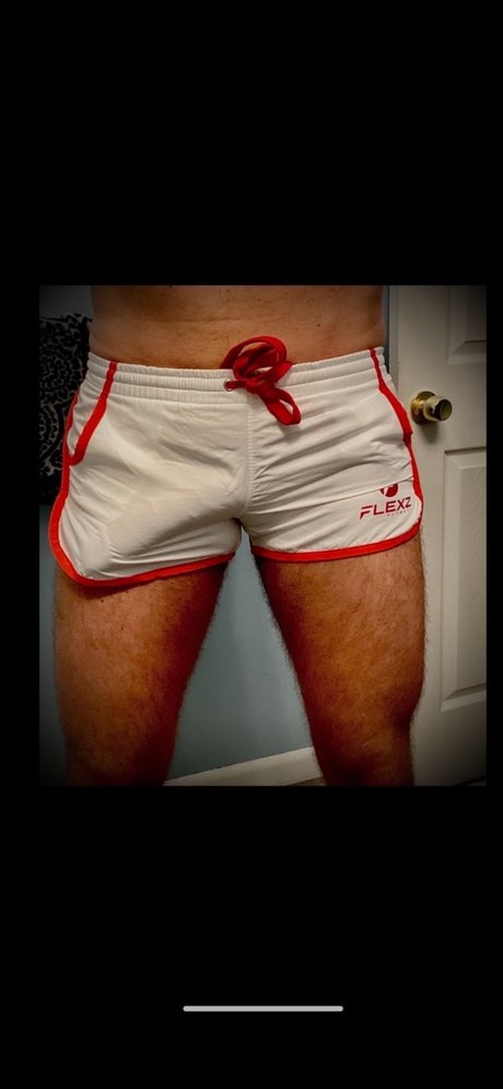 Naakte gelekte OnlyFans-foto van Big Dick Alpha Gear
