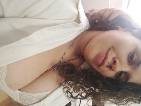 Naakte gelekte OnlyFans-foto van Roxy