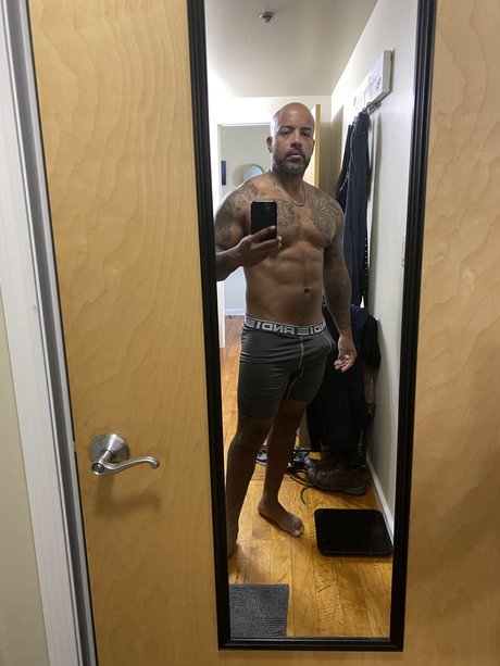 Naakte gelekte OnlyFans-foto van Will