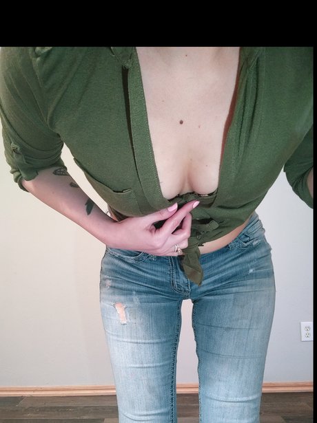 Naakte gelekte OnlyFans-foto van Tinyladyxoxo
