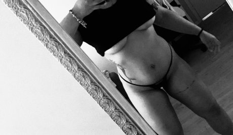 Naakte gelekte OnlyFans-foto van Mermaidgioo