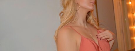 Naakte gelekte OnlyFans-foto van Valerie Beck