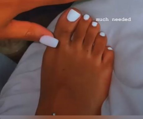 Naakte gelekte OnlyFans-foto van Tiki