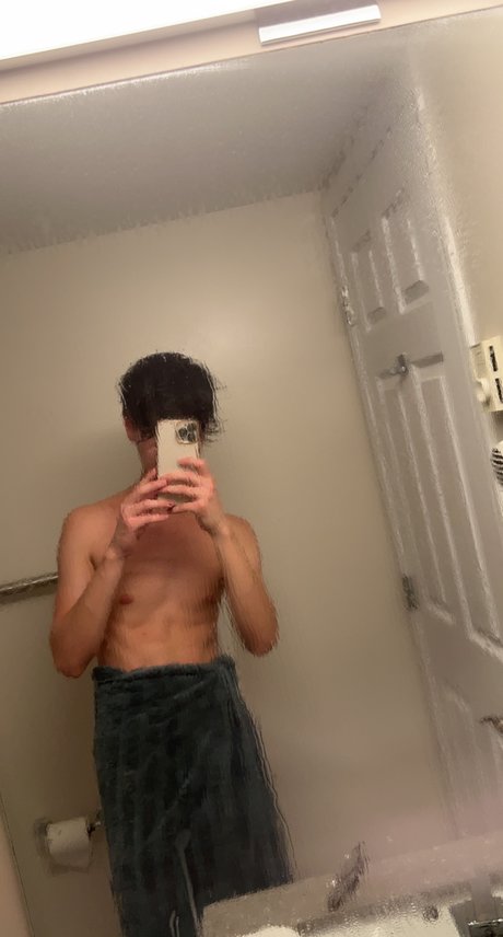 Naakte gelekte OnlyFans-foto van James Logan