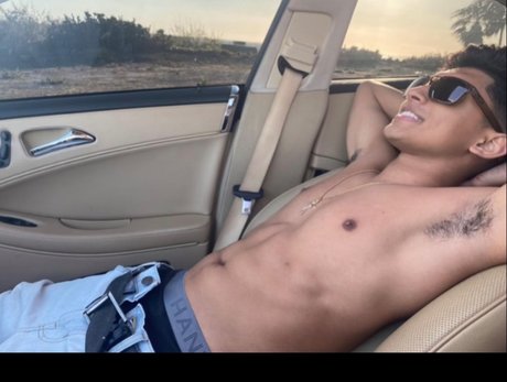 Naakte gelekte OnlyFans-foto van Therealkingcozy