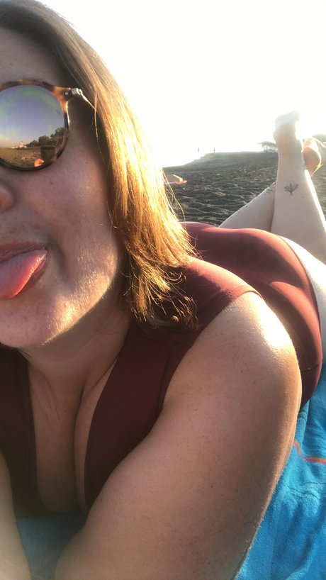Naakte gelekte OnlyFans-foto van Cheeky Peach
