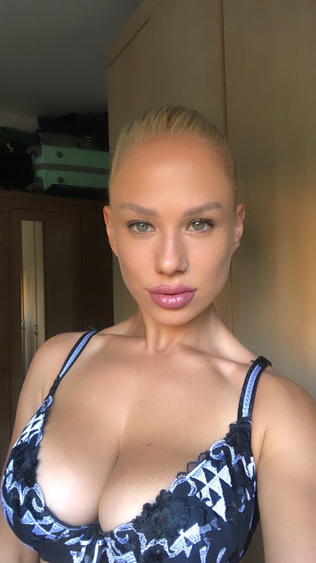 Naakte gelekte OnlyFans-foto van Stacy Yanowsky