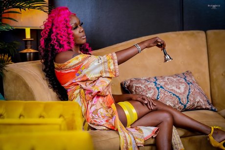 Naakte gelekte OnlyFans-foto van Madame Phoenix