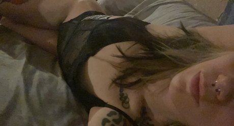 Naakte gelekte OnlyFans-foto van Quinn