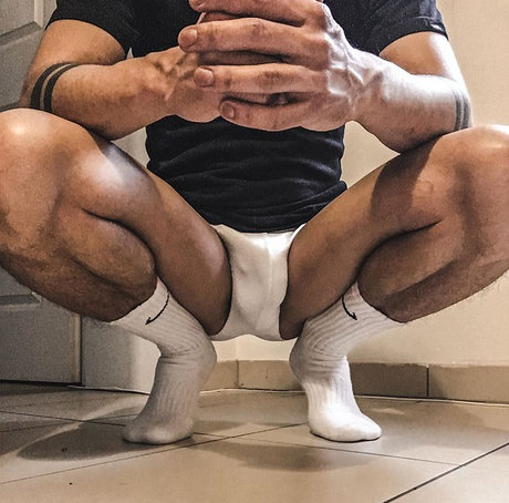 Naakte gelekte OnlyFans-foto van Rodrigo White