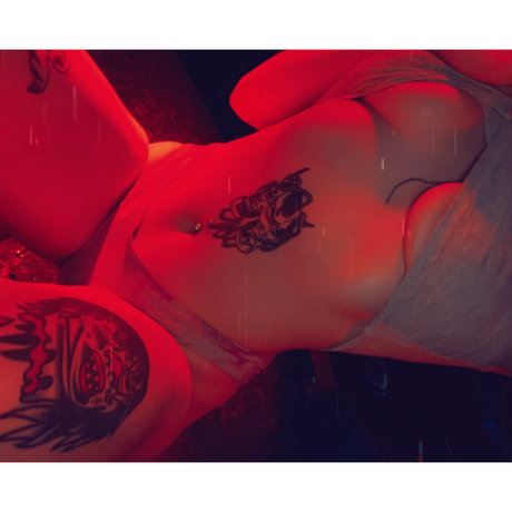 Naakte gelekte OnlyFans-foto van Pixie 