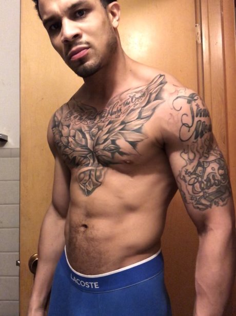 Naakte gelekte OnlyFans-foto van Immanuel