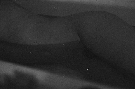 Naakte gelekte OnlyFans-foto van Angsty Androgynous Baerista 