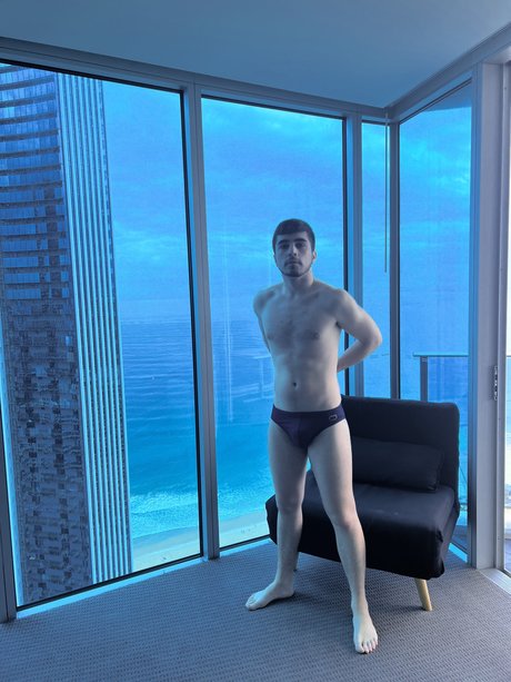 Naakte gelekte OnlyFans-foto van Cheeky Boy