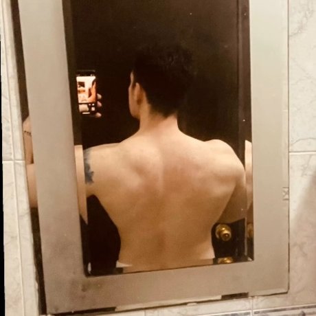 Naakte gelekte OnlyFans-foto van Anthony