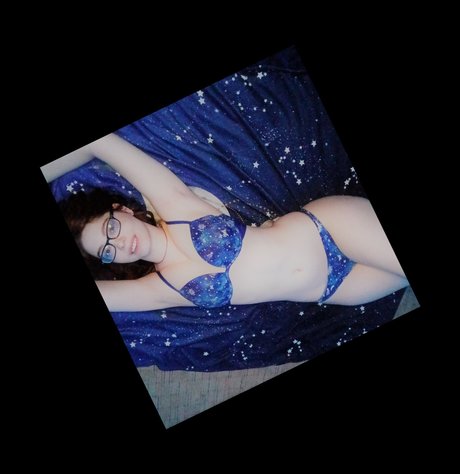 Naakte gelekte OnlyFans-foto van Titaniaxscarlet