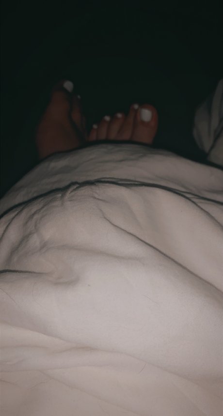 Naakte gelekte OnlyFans-foto van Ttyn Babyy