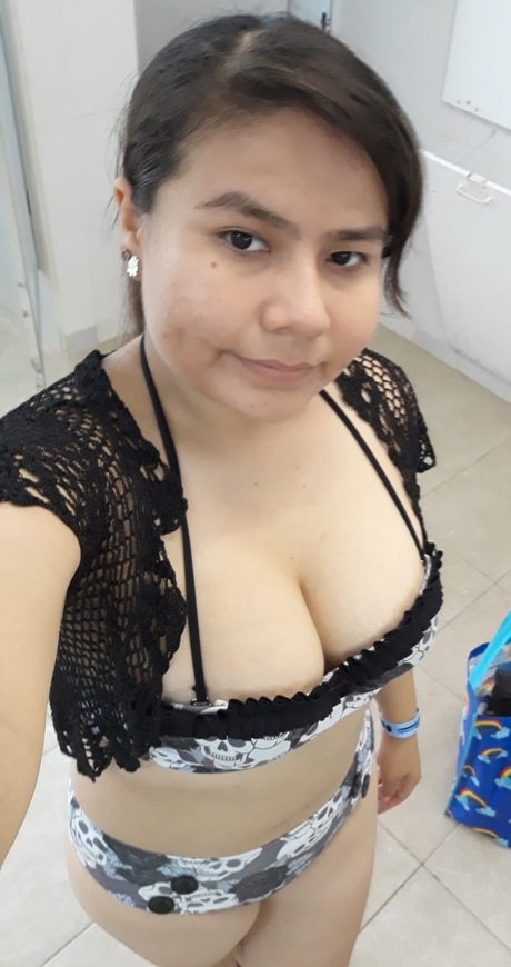 Naakte gelekte OnlyFans-foto van Rakeru