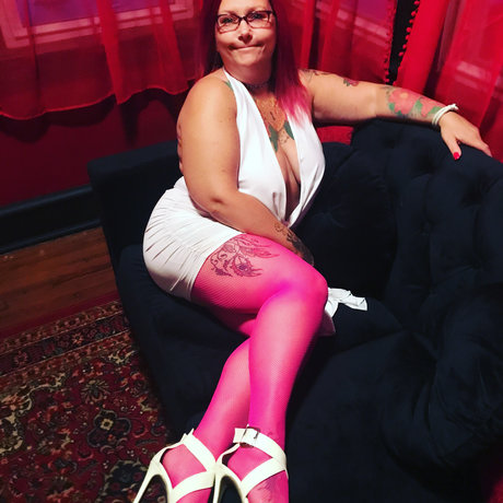 Naakte gelekte OnlyFans-foto van Peaches