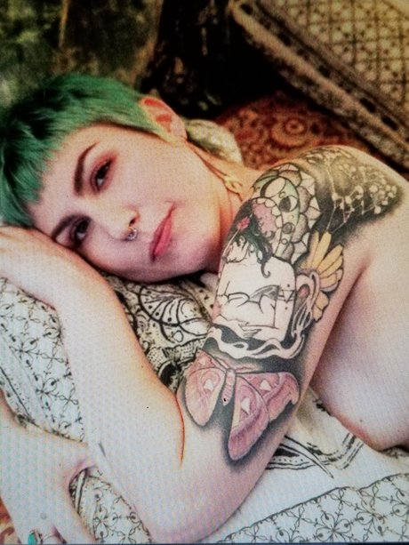 Naakte gelekte OnlyFans-foto van Ramona Moon