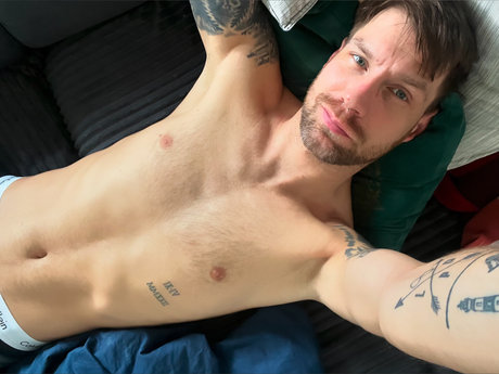 Naakte gelekte OnlyFans-foto van Passivgay89