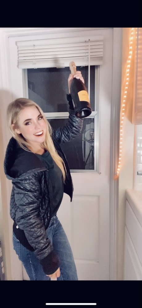 Naakte gelekte OnlyFans-foto van Danielle
