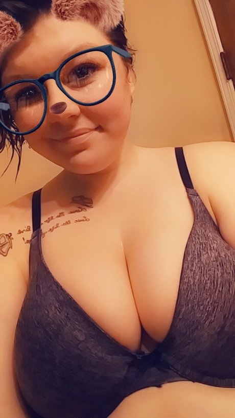 Naakte gelekte OnlyFans-foto van Shy