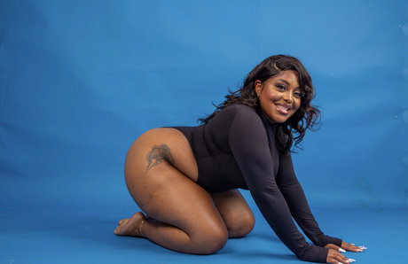 Naakte gelekte OnlyFans-foto van Tokyo Benson