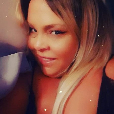 Naakte gelekte OnlyFans-foto van Sharon