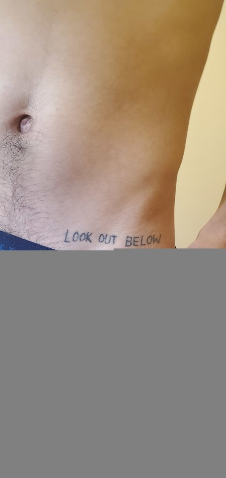Naakte gelekte OnlyFans-foto van Varjak Carsillian