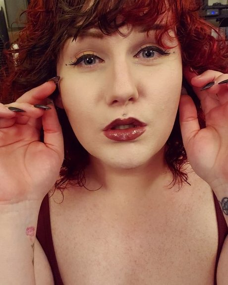 Naakte gelekte OnlyFans-foto van Rose