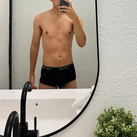 Naakte gelekte OnlyFans-foto van Leduar