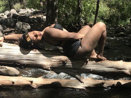 Naakte gelekte OnlyFans-foto van Youlovekp