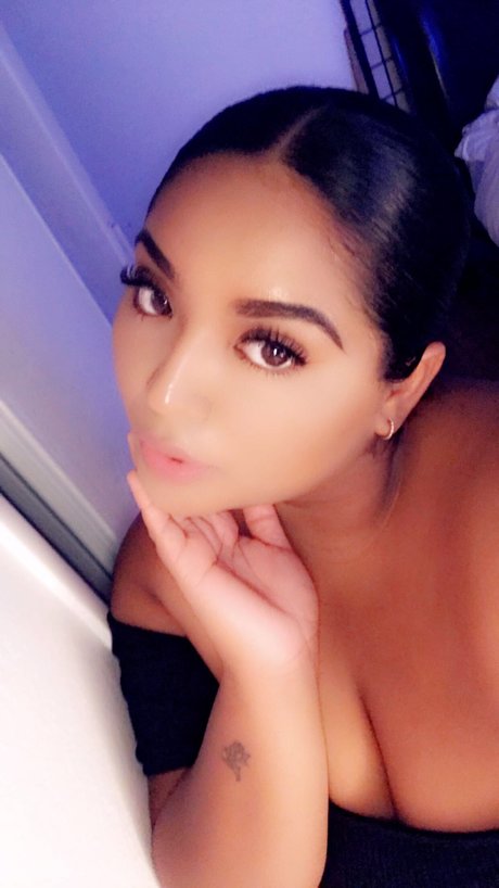 Naakte gelekte OnlyFans-foto van Amber Gray