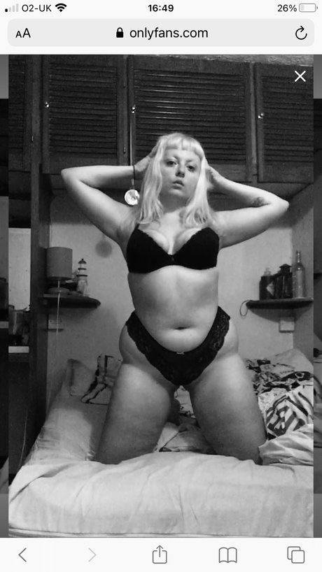 Naakte gelekte OnlyFans-foto van Sej