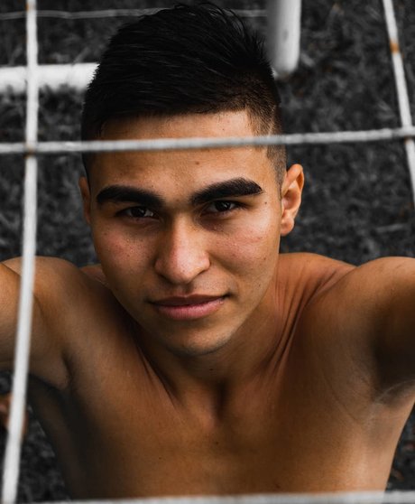 Naakte gelekte OnlyFans-foto van Santiago Gil