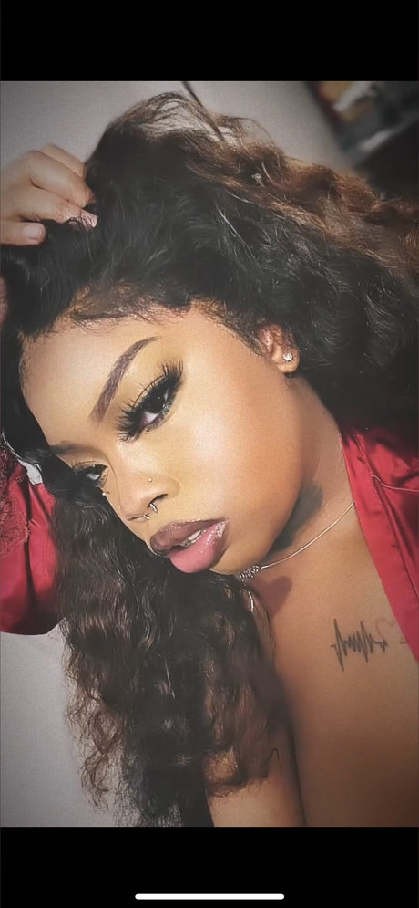 Naakte gelekte OnlyFans-foto van Prettyassmaniacc