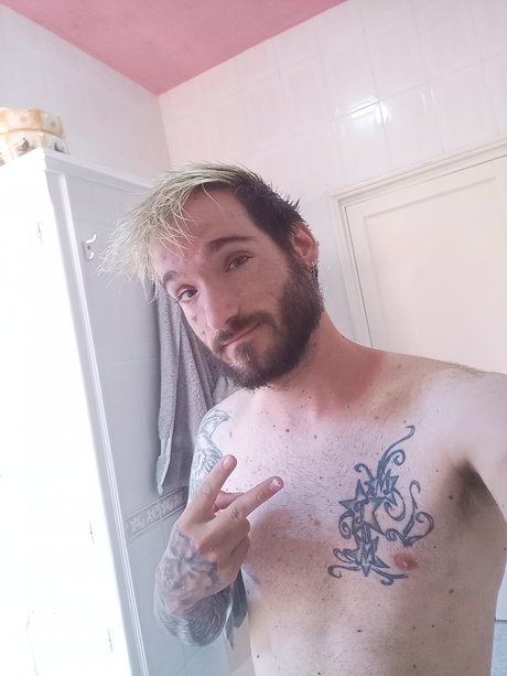 Naakte gelekte OnlyFans-foto van Richard Smith