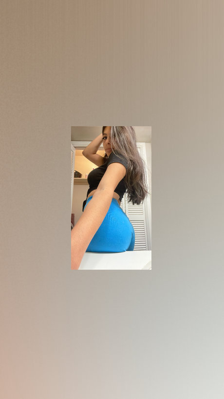 Naakte gelekte OnlyFans-foto van Jenny