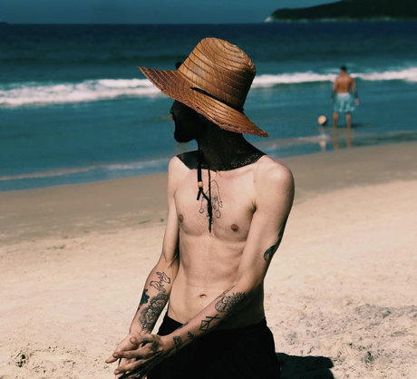 Naakte gelekte OnlyFans-foto van Vk